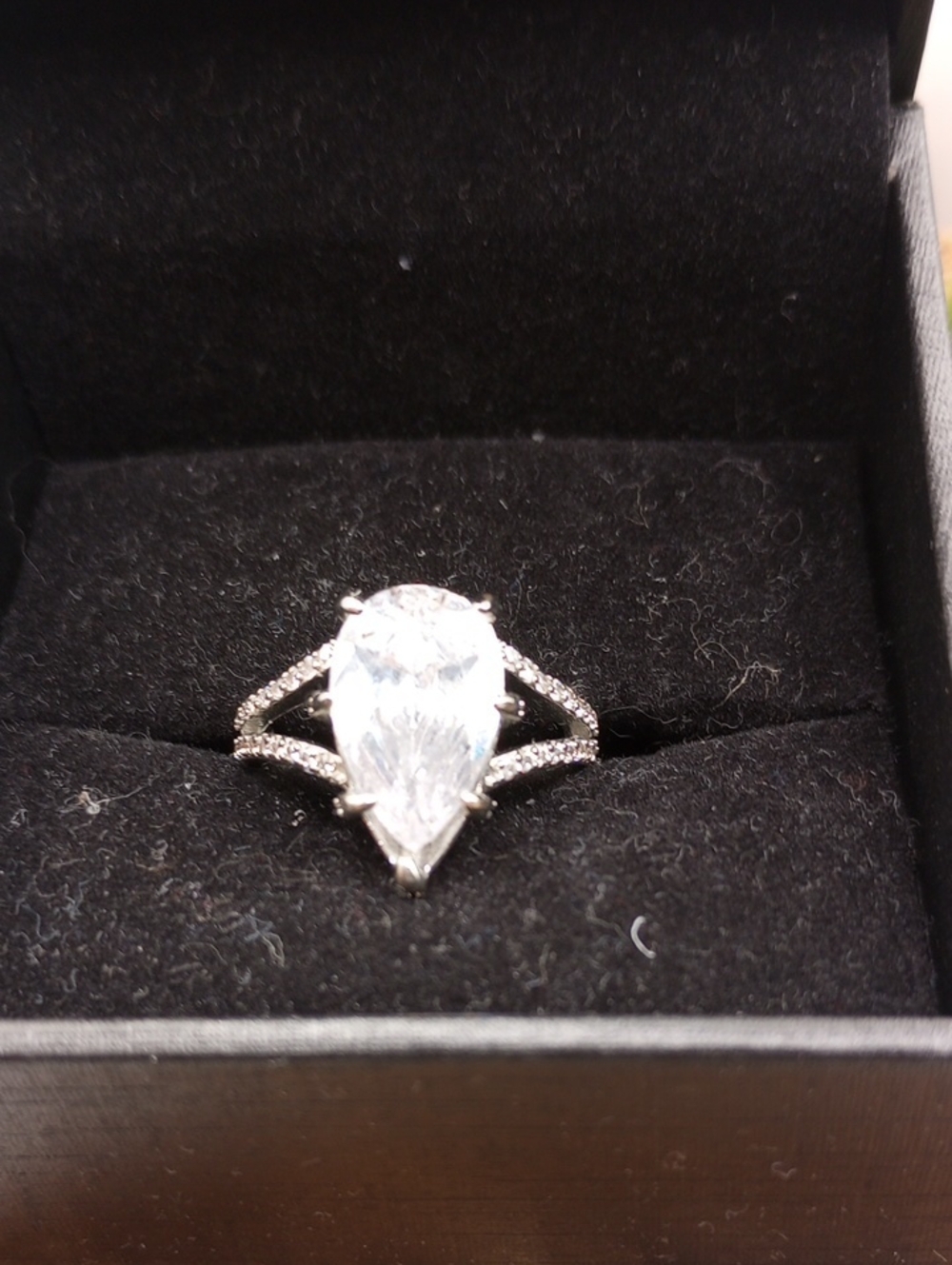 Bomb Party White Pear-Cut Crystal Split Shank Ring - Size 7.5 R304